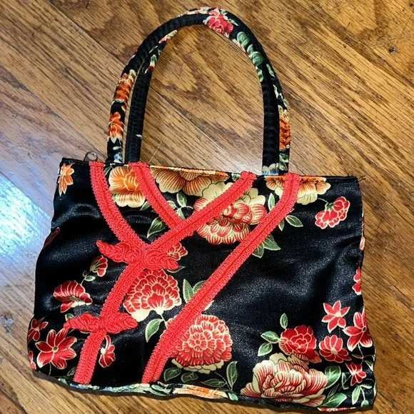 Silky Asian Black and Red floral purse - Picture 2 of 8